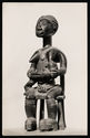 Statue commémorative baoulé représentant une mère allaitant son enfant