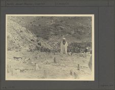 Cimetière à proximité d'un village abandonné