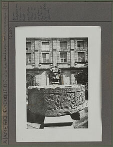 Sculpture dans la cour du Musée de Mexico