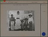 Groupe d'enfants tziganes, à Bucarest en 1900
