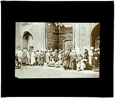 Devant la mosquée à Samarkande
