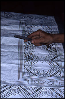 Technique du batik. Dessin à la cire