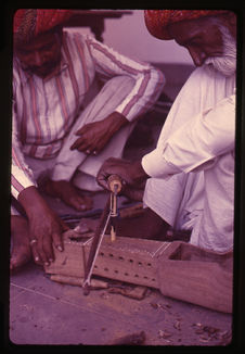 Rajasthan : fabrication sarangi