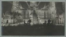 Exposition coloniale. 1931 [vue nocturne de temple d'Angkor-Vat]