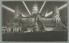 1931. Exposition coloniale. Temple d'Angkor-Vat [vue nocturne]