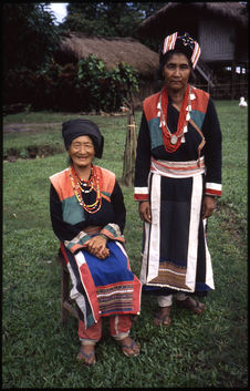 Femmes en costume traditonnel des Lisu du Myanmar