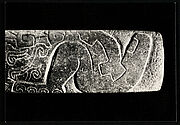 Divinità sdraiata, particolare di un 'gigolo' in pietra [déité couchée, détail…