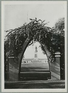 Sans titre [la statue du Général Louis Archinard]