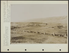Vue des grands alignements, avec fouilles en croix exécutées au centre (à droite…