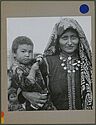 Femme turkmène et son enfant