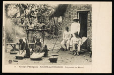 Congo Français. St-Louis-de-l'Oubanghi. Préparation du Manioc