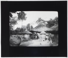 Village Baoulé avec greniers