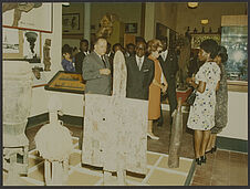 Sans titre [Visite de Léopold Sédar Senghor au musée de la Côte d'Ivoire à…