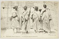 Taourirt (Maroc Oriental). - Un groupe de rebelles prisonniers