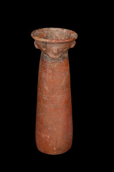 Vase tronconique à col céphalomorphe