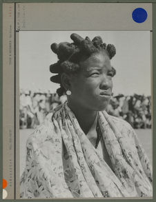 Femme Vezo avec coiffure de type ancien