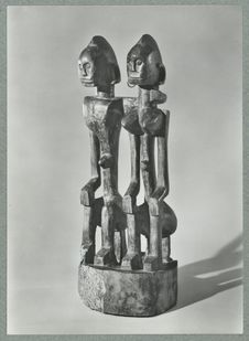 Ahnenpaar der Dogon, Holz Westsudan, Mali [statuette représentant un couple…