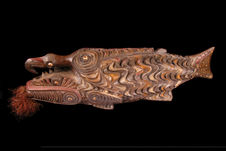 Sculptures zoomorphes (poisson portant un rapace)