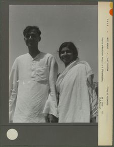Couple d' étudiants bengalis à l'Université