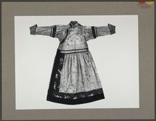 Robe en soie chinoise, portée par les femmes Bouriates